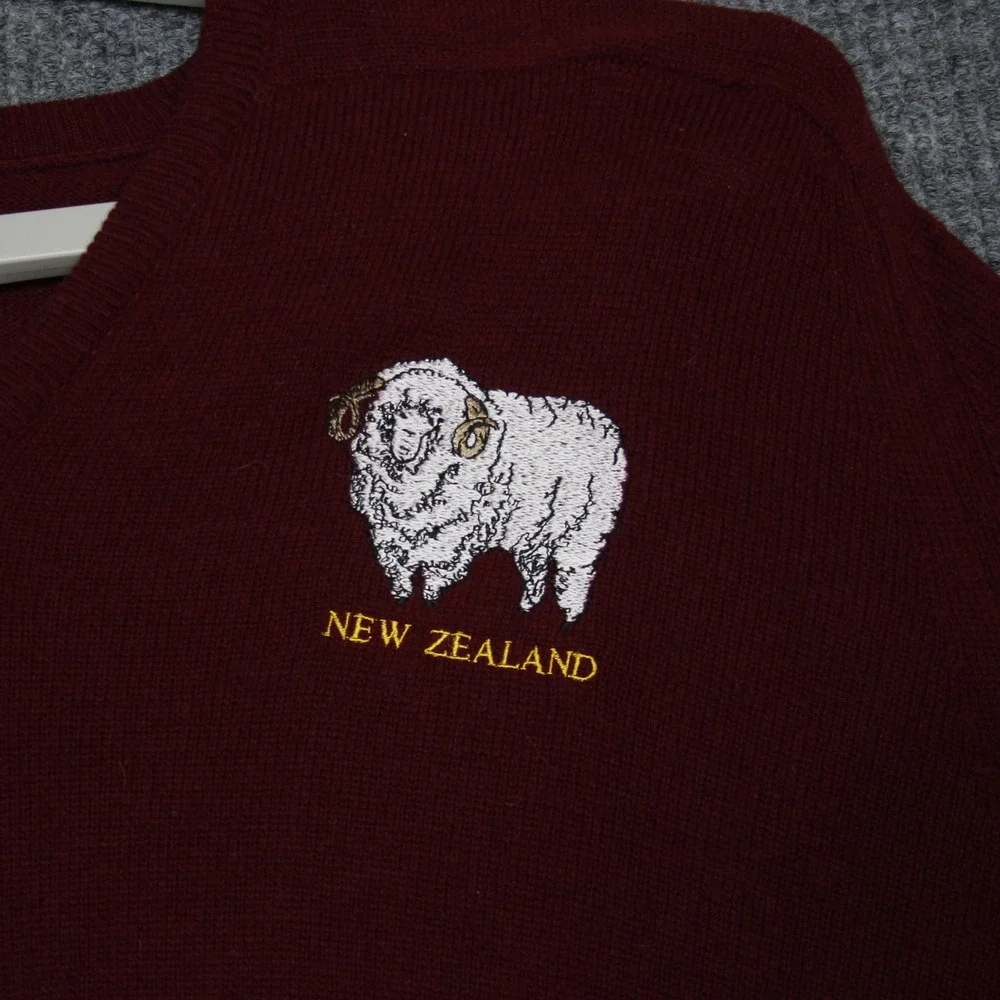 Woolly Jumpers New Zealand V‎ Neck Merino Wool Sweater Mens L Sheep Embroidered